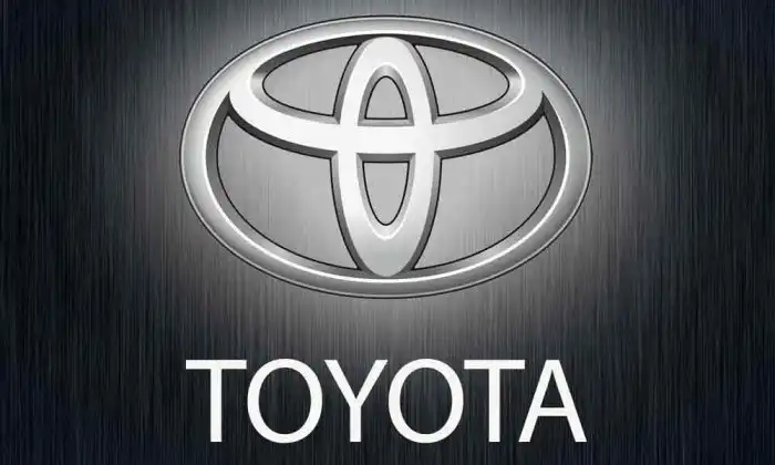 Открыть Toyota Corolla — без повреждений